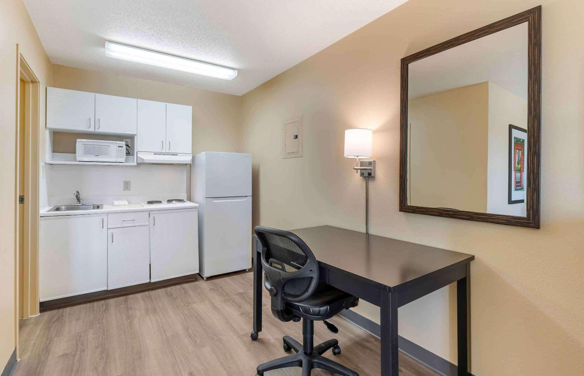 Extended Stay America Suites - St Louis - Westport - E Lackland Rd Maryland Heights Exteriör bild