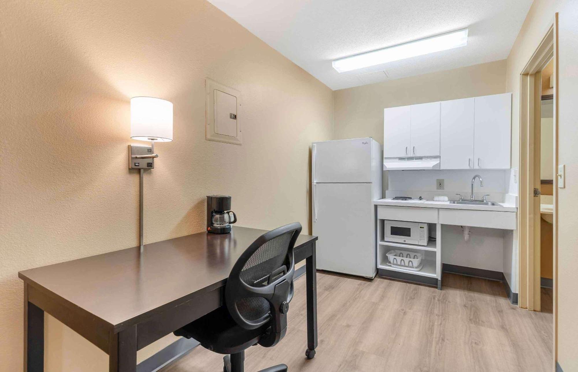 Extended Stay America Suites - St Louis - Westport - E Lackland Rd Maryland Heights Exteriör bild